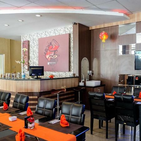Reddoorz Plus Near Living World Pekanbaru Exterior photo
