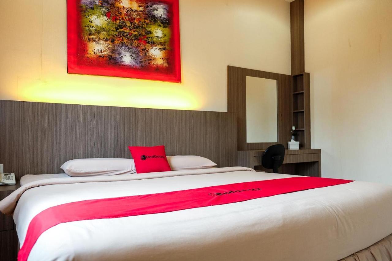 Reddoorz Plus Near Living World Pekanbaru Exterior photo