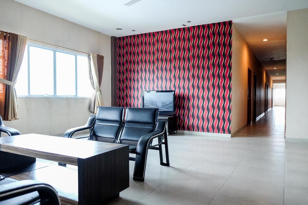 Reddoorz Plus Near Living World Pekanbaru Exterior photo