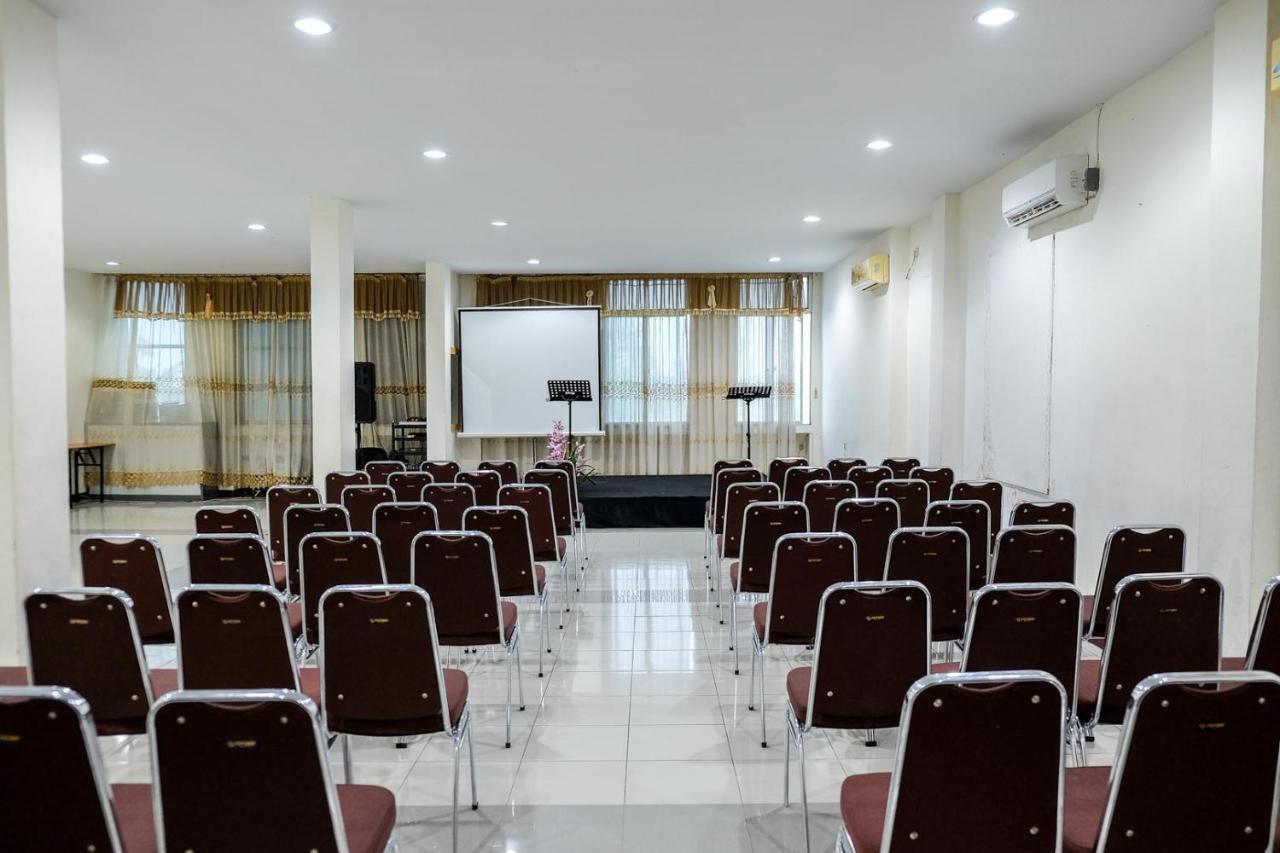 Reddoorz Plus Near Living World Pekanbaru Exterior photo
