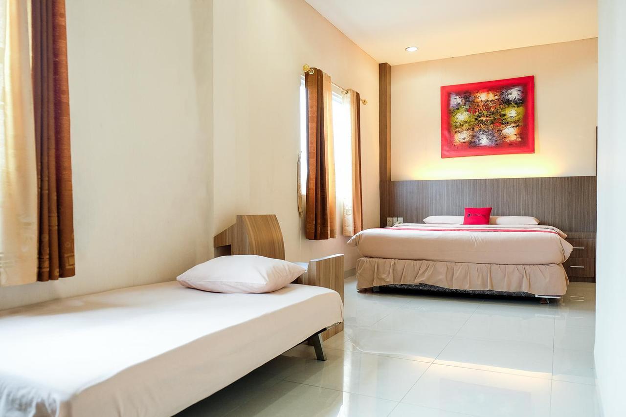 Reddoorz Plus Near Living World Pekanbaru Exterior photo