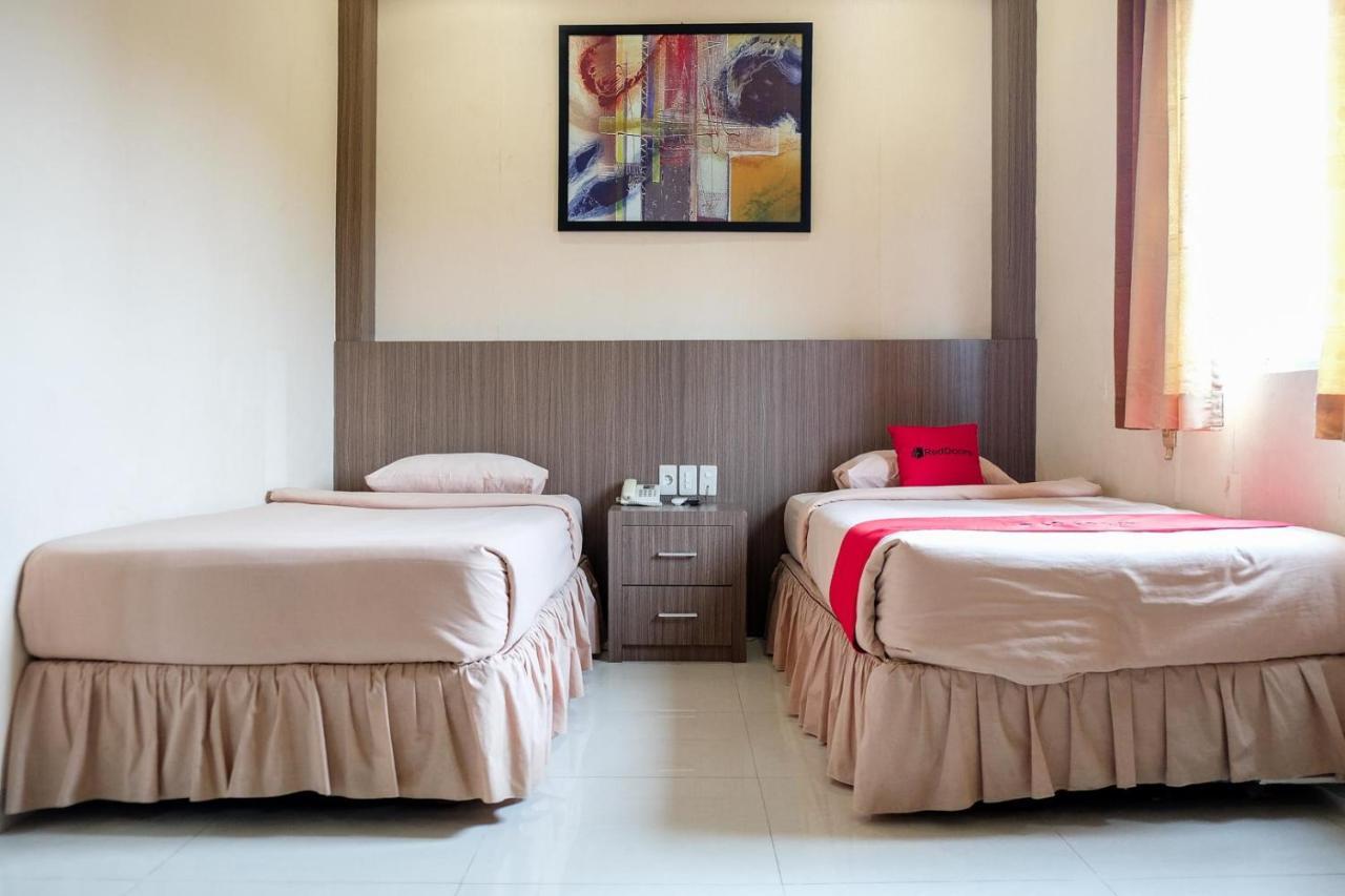 Reddoorz Plus Near Living World Pekanbaru Exterior photo
